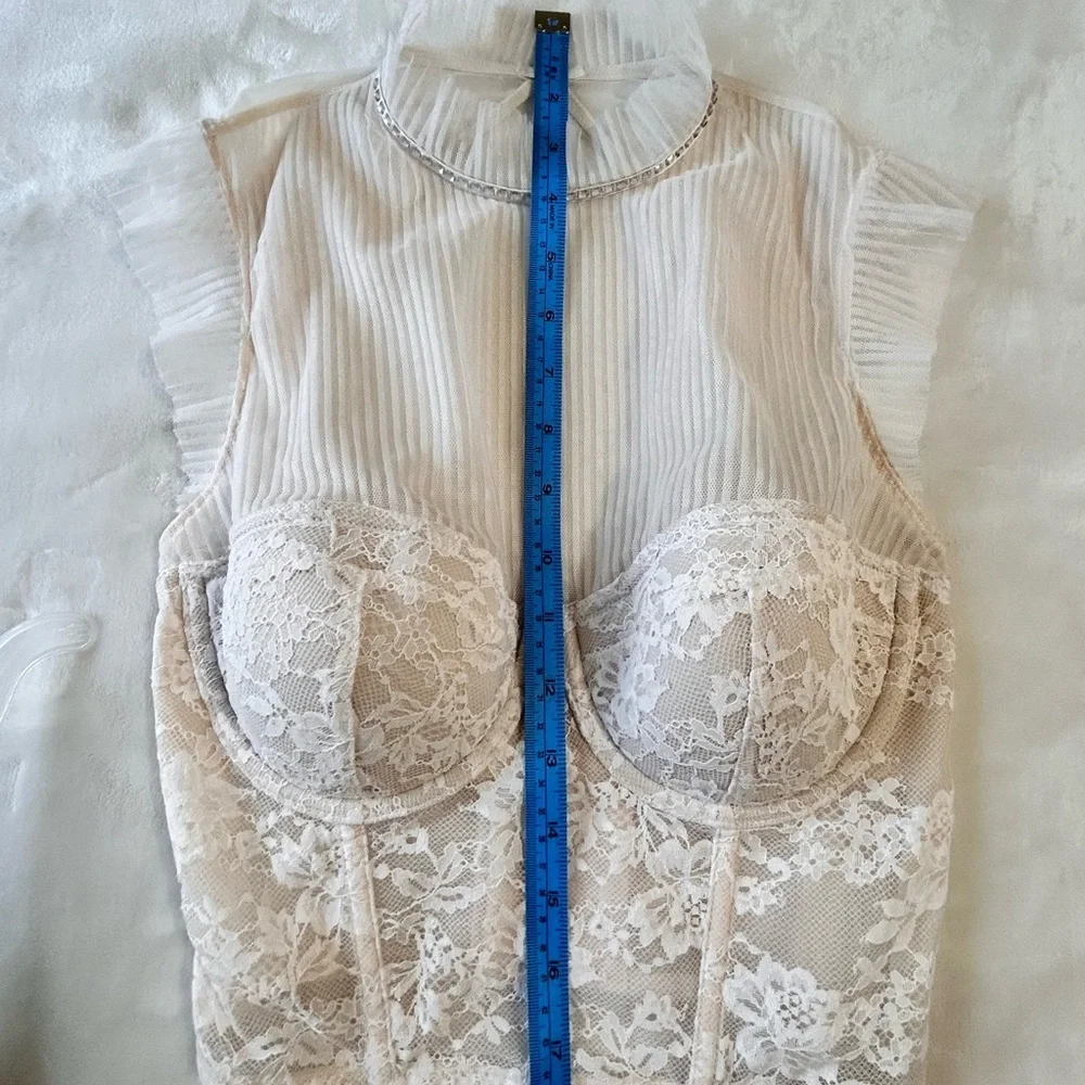 Victoria's Secret Cream Lace Top - Picture 9 of 12